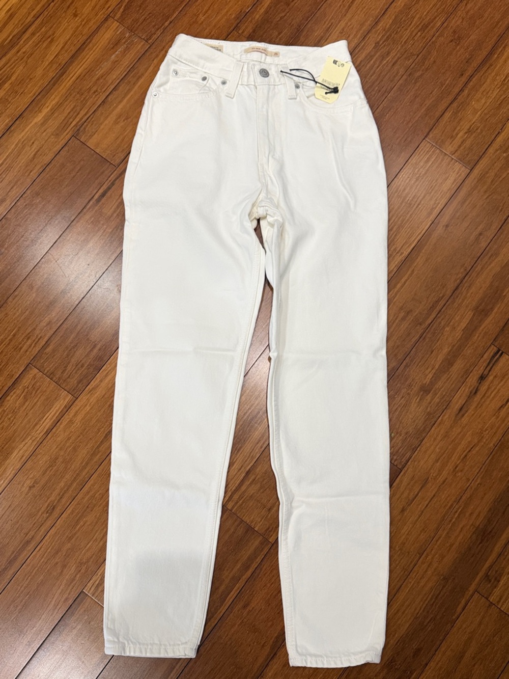NWT LEVI'S Women's '80s Mom jeans